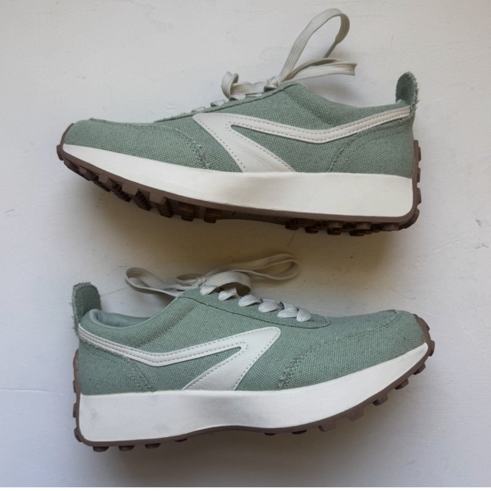 DV by Dolce Vita Braiden Sneakers - Picture 3 of 12